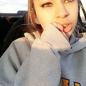 Meet your Posher, Leila